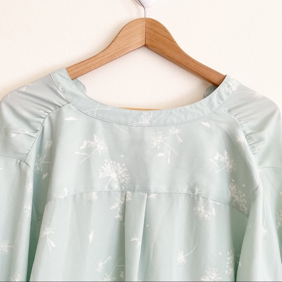 Ava & Viv Dandelion V-Neck Crepe Blouse Green 1X - Picture 7 of 7